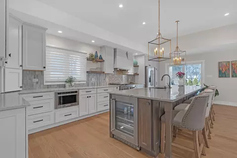 Kitchen - 1618 E Cedar Ln, Mount Prospect, IL 60056 photo 2 of 5