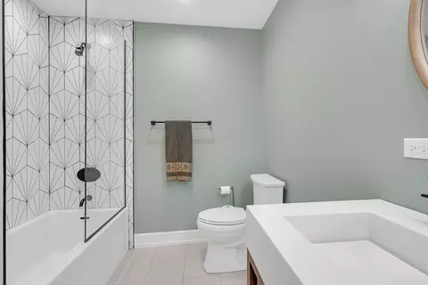 Bath - 1618 E Cedar Ln, Mount Prospect, IL 60056 photo 6 of 6