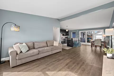 3805 Bluebird Ln, Rolling Meadows, IL 60008 photo 4