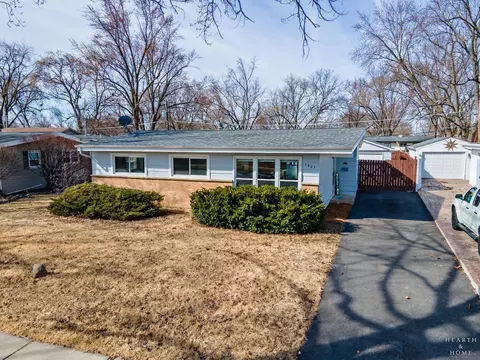 3805 Bluebird Ln, Rolling Meadows, IL 60008