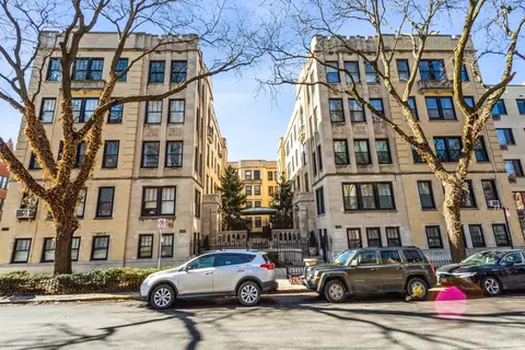 604 W Addison Ave #B4, Chicago, IL 60613