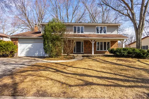 561 Longview Dr, Antioch, IL 60002