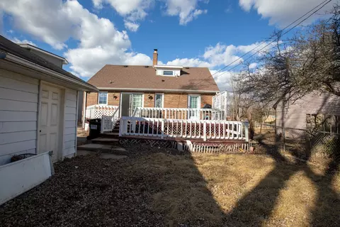 Exterior - 3907 Clearbrook Ave, Mchenry, IL 60050 photo 6 of 7