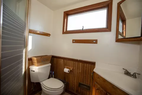 Bath - 3907 Clearbrook Ave, Mchenry, IL 60050 photo 3 of 3