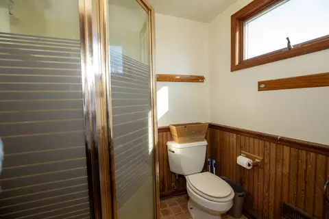Bath - 3907 Clearbrook Ave, Mchenry, IL 60050 photo 1 of 3