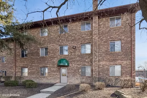2433 Spring St #4206, Woodridge, IL 60517