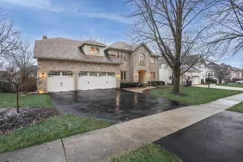 1323 Ada Ln, Naperville, IL 60540