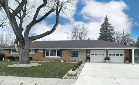 905 Meadow Ct, Bradley, IL 60915