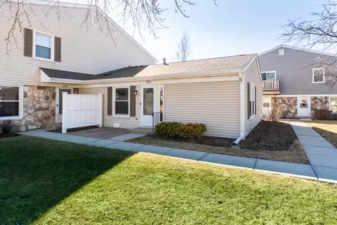 1019 Newport Hbr #1019, Schaumburg, IL 60193