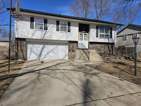 812 Lacy Ave, Streamwood, IL 60107