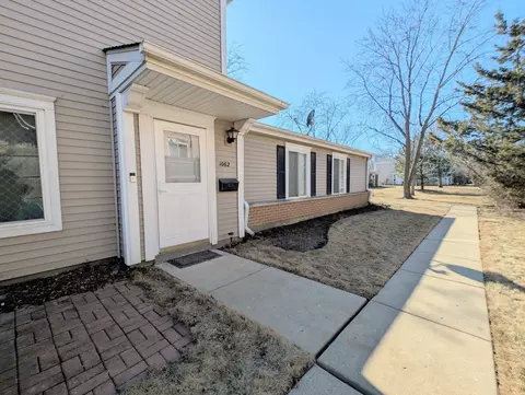 1062 Cove Dr #143B, Prospect Heights, IL 60070