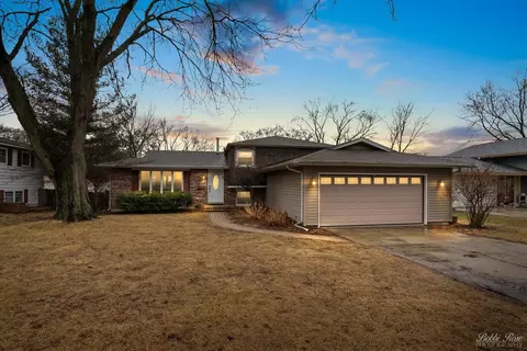 419 S 14th St, Saint Charles, IL 60174