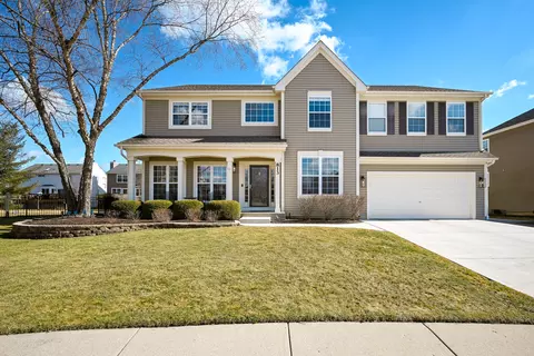 813 Williamstown Dr, Carol Stream, IL 60188