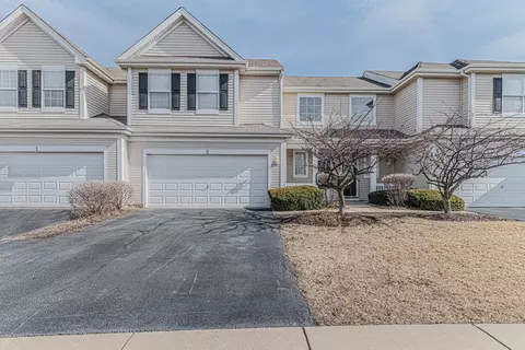 1556 Grand Dr #2, Dekalb, IL 60115