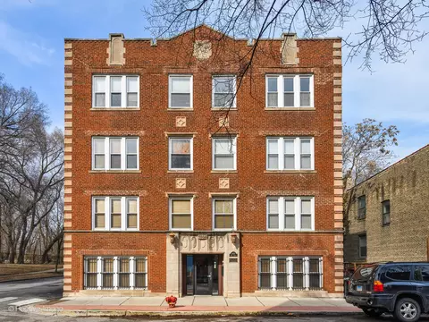 1050 W Dakin St #2D, Chicago, IL 60613