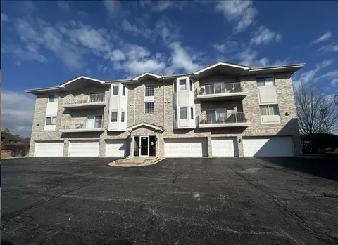 733 N 5th Ave #201, Addison, IL 60101