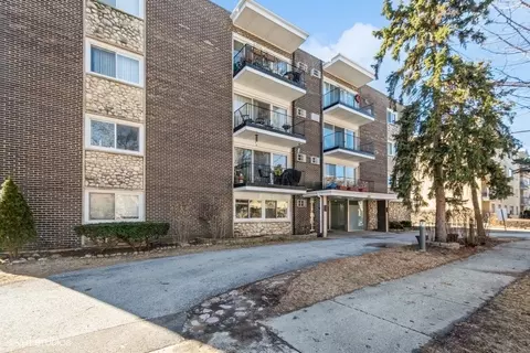 5215 Galitz St #3A, Skokie, IL 60077