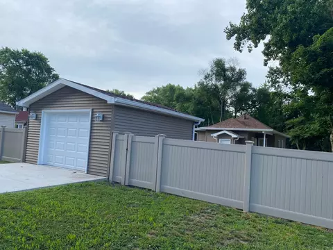 520 W Devlin St, Spring Valley, IL 61362 photo 2