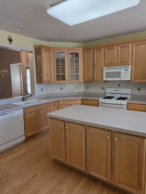 4085 Whitehall Ln, Algonquin, IL 60102 photo 6