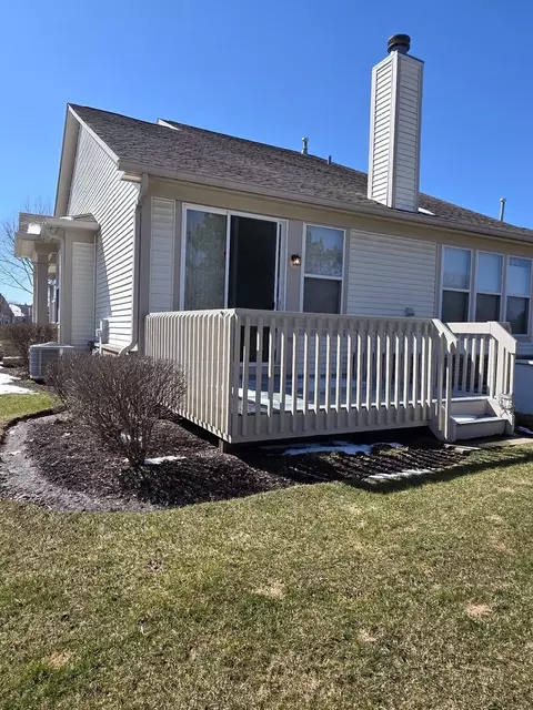 4085 Whitehall Ln, Algonquin, IL 60102 photo 2
