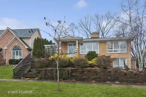 1512 Promenade Ln, Wheaton, IL 60189