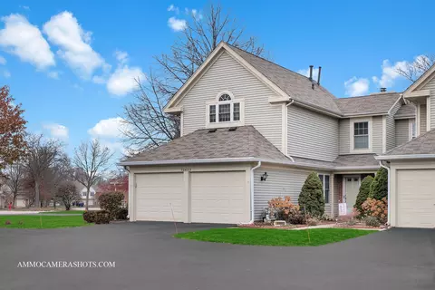 30 W002 Redwood Ct, Warrenville, IL 60555