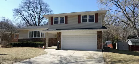2145 Country Knoll Ct, Elgin, IL 60123
