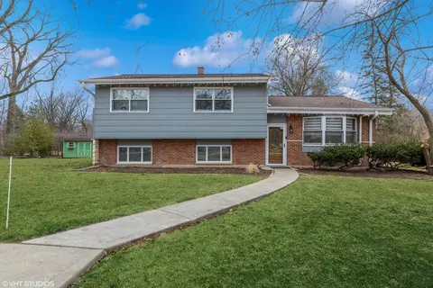 30 W Stonegate Dr, Prospect Heights, IL 60070