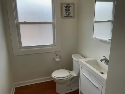 Bath - 2654 E 77th St, Chicago, IL 60649 photo 3 of 3