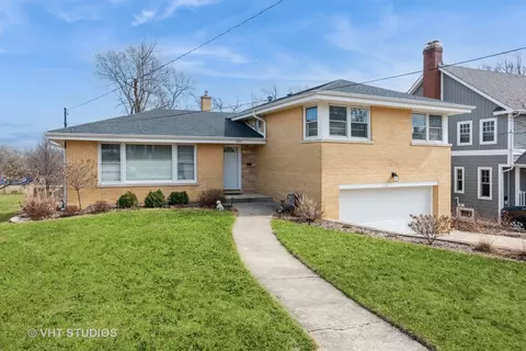 327 Taylor Ave, Glen Ellyn, IL 60137