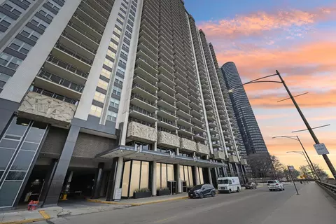 400 E Randolph St #2026, Chicago, IL 60601