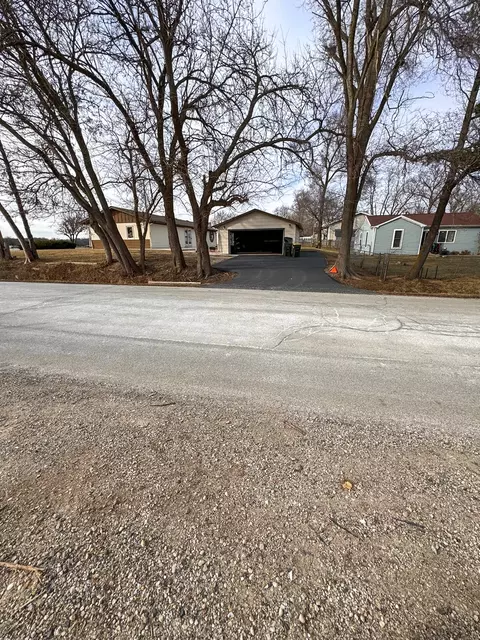 Exterior - 248 Rand Rd, Lakemoor, IL 60051 photo 4 of 12