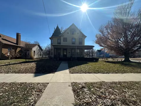 402 E Court St, Paris, IL 61944