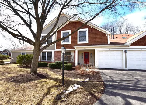 1790 Grosvenor Cir #A, Wheaton, IL 60189
