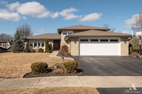 10518 S Terry Dr, Palos Hills, IL 60465