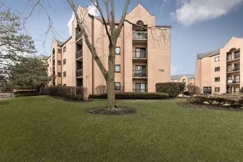 7420 W Lawrence Ave #109, Harwood Heights, IL 60706