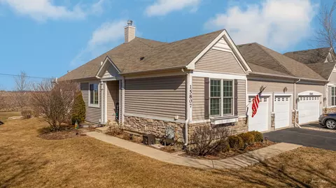 15807 Cove Cir, Plainfield, IL 60544 photo 2