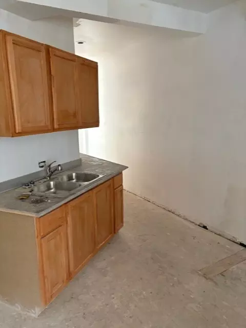 Kitchen - 1519 E 68th St #1, Chicago, IL 60637 photo 2 of 5