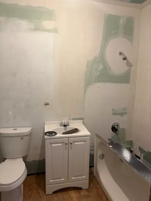 Bath - 1519 E 68th St #1, Chicago, IL 60637 photo 3 of 4