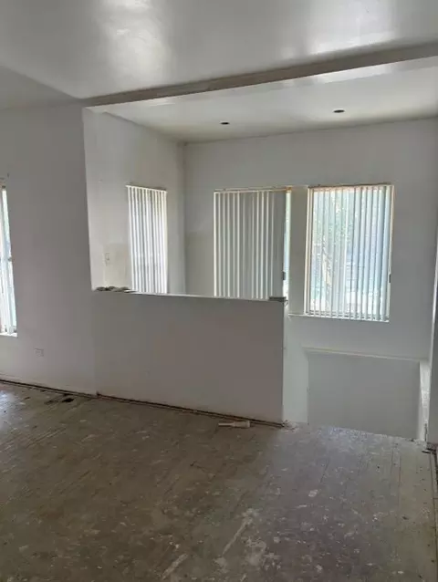 Living - 1519 E 68th St #1, Chicago, IL 60637 photo 3 of 3