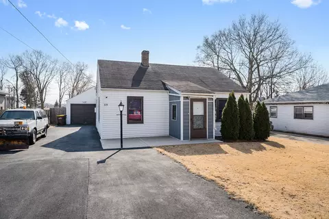 319 Sawyer Rd, Rockford, IL 61109
