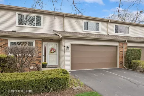 1290 Briarwood Ln #49, Libertyville, IL 60048