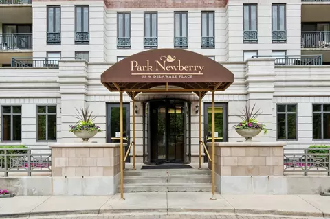 55 W Delaware Pl #413, Chicago, IL 60610
