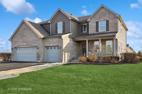 1015 Mayhaw Dr, Crystal Lake, IL 60012