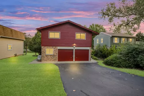 137 Hilltop Dr, Lake In The Hills, IL 60156