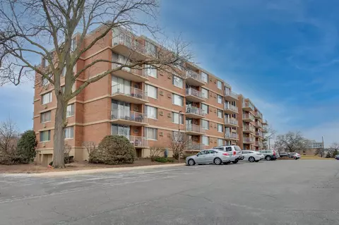 2200 S Stewart Ave #2C, Lombard, IL 60148