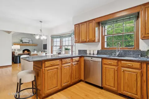 1109 E Gartner Rd, Naperville, IL 60540 photo 6