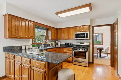 1109 E Gartner Rd, Naperville, IL 60540 photo 5