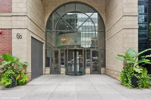 630 N State St #2105, Chicago, IL 60654
