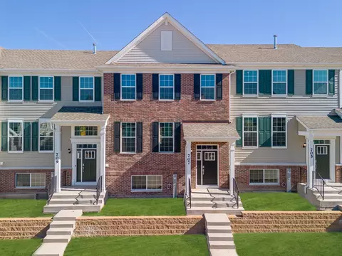 4105 Neubauer Cir #403, Lindenhurst, IL 60046